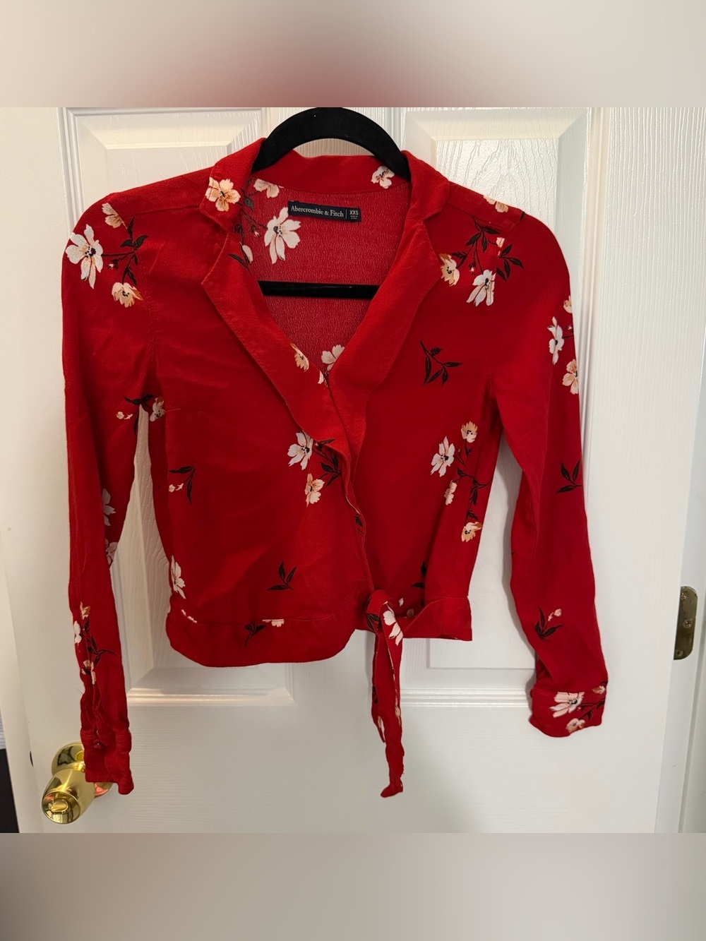 Abercrombie & Fitch Red Floral Wrap Top Size XXS